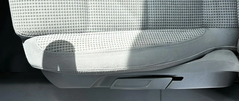 VW Touran 2.0D 140HP DSG NAVI, снимка 16 - Автомобили и джипове - 50326421