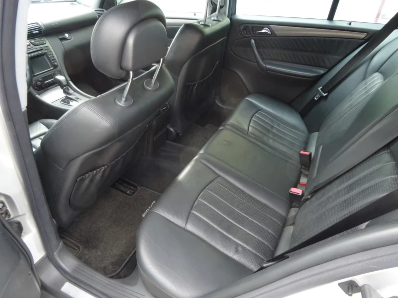 Mercedes-Benz C 32 AMG, снимка 12 - Автомобили и джипове - 51652029
