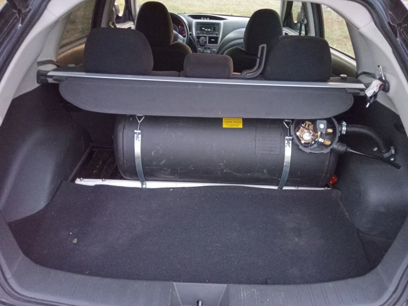 Subaru Impreza 1.5 газ/бензин, снимка 7 - Автомобили и джипове - 52838300