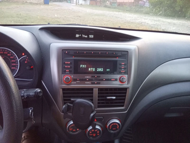 Subaru Impreza 1.5 газ/бензин, снимка 10 - Автомобили и джипове - 52838300