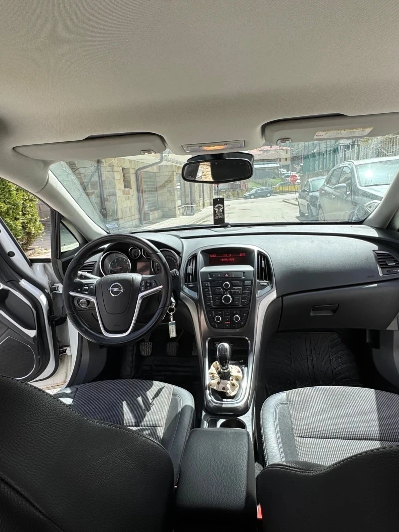 Opel Astra J 1.4 Turbo, снимка 5 - Автомобили и джипове - 54127072