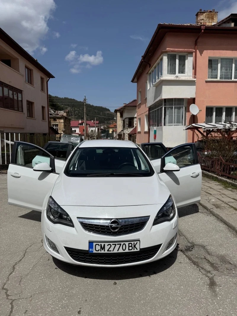 Opel Astra J 1.4 Turbo, снимка 7 - Автомобили и джипове - 54127072