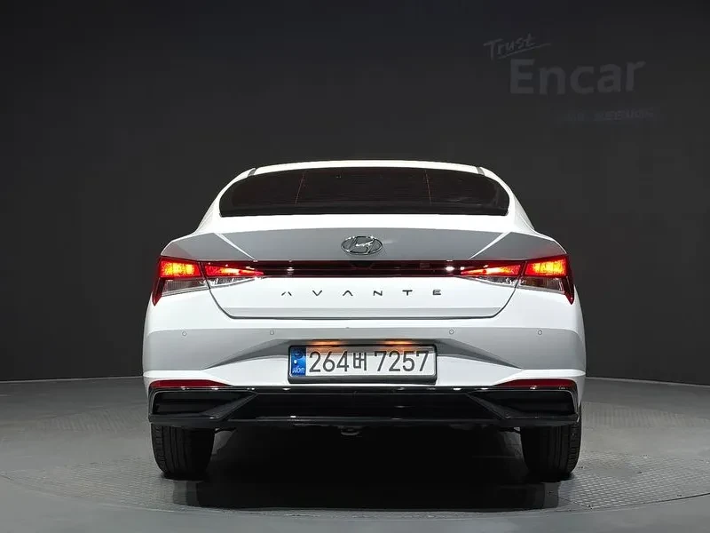 Hyundai Elantra 1.6 Modern, снимка 4 - Автомобили и джипове - 55087482