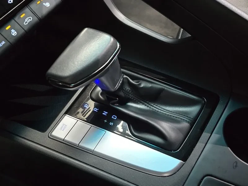 Hyundai Elantra 1.6 Modern, снимка 9 - Автомобили и джипове - 55087482
