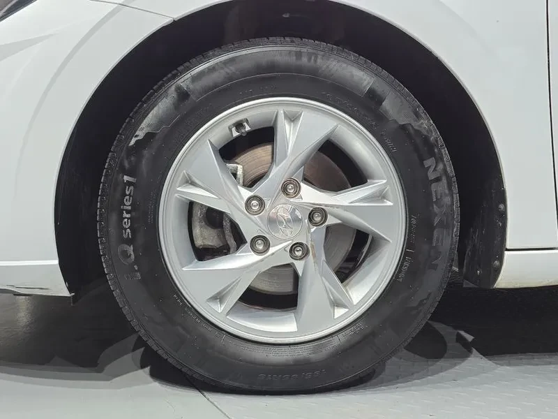 Hyundai Elantra 1.6 Modern, снимка 5 - Автомобили и джипове - 55087482