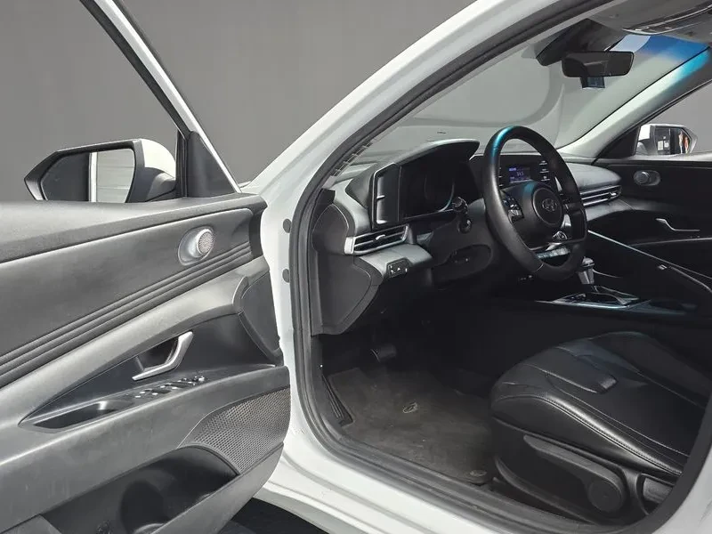 Hyundai Elantra 1.6 Modern, снимка 10 - Автомобили и джипове - 55087482