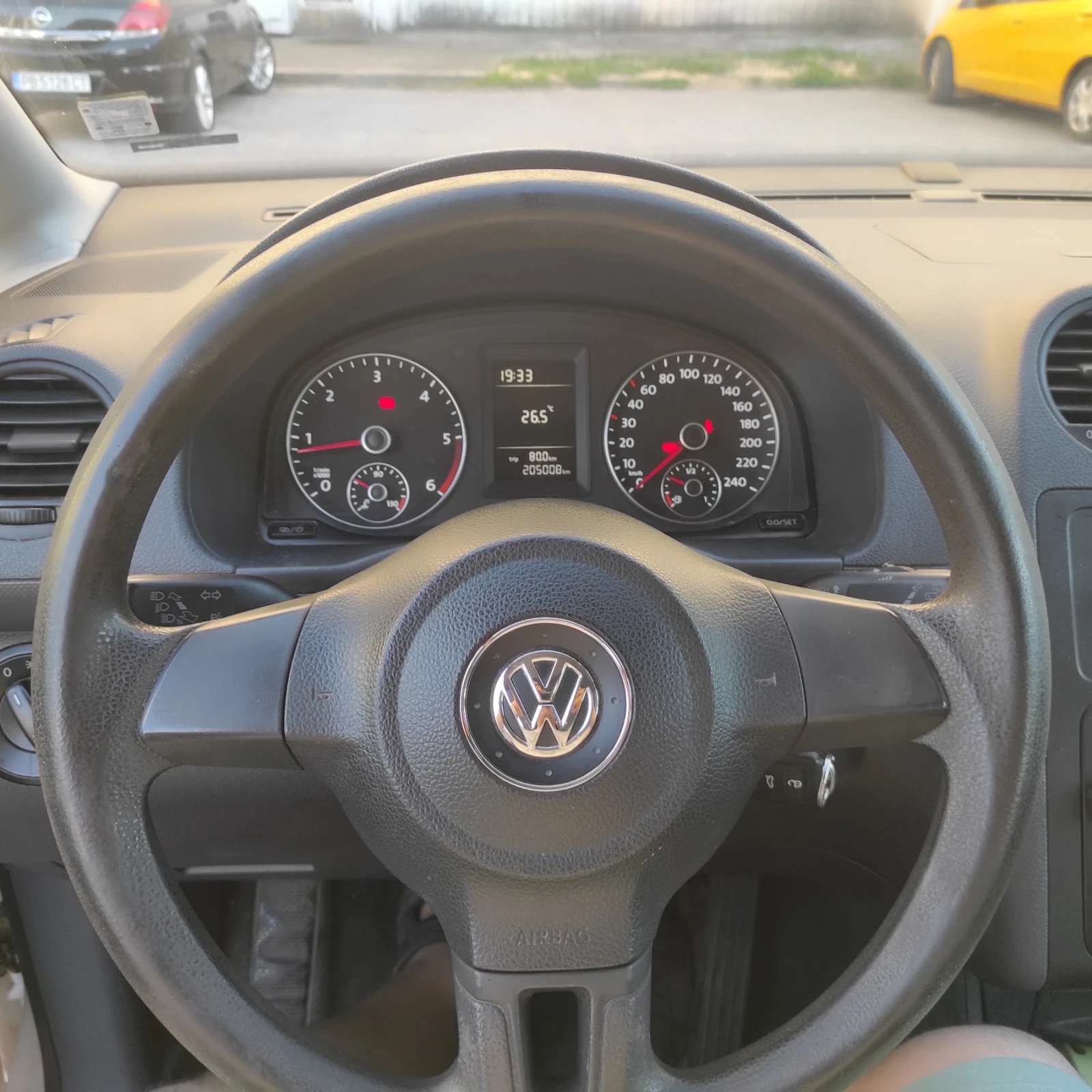 VW Caddy 1.6 - изображение 9