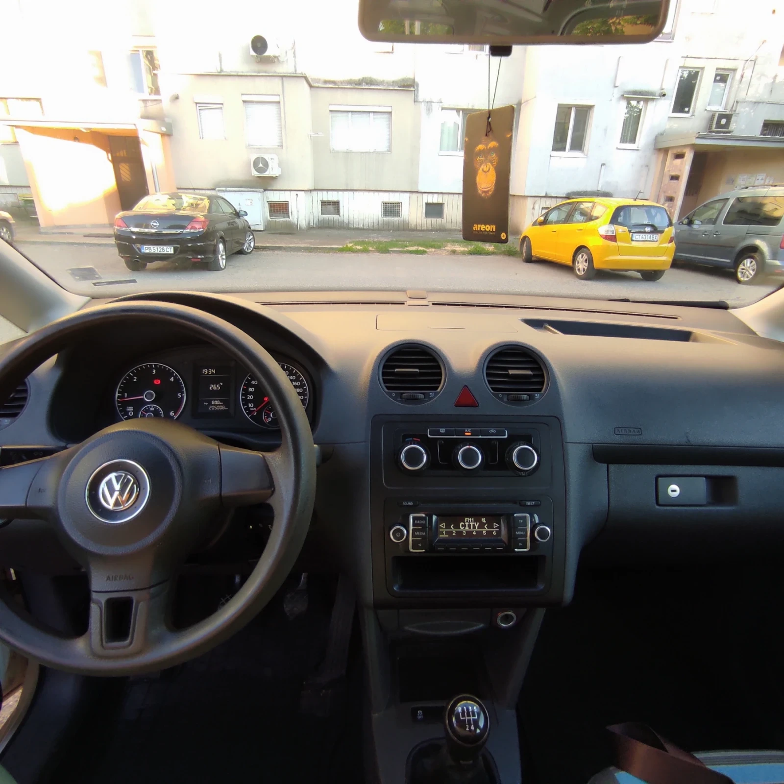 VW Caddy 1.6 - изображение 8