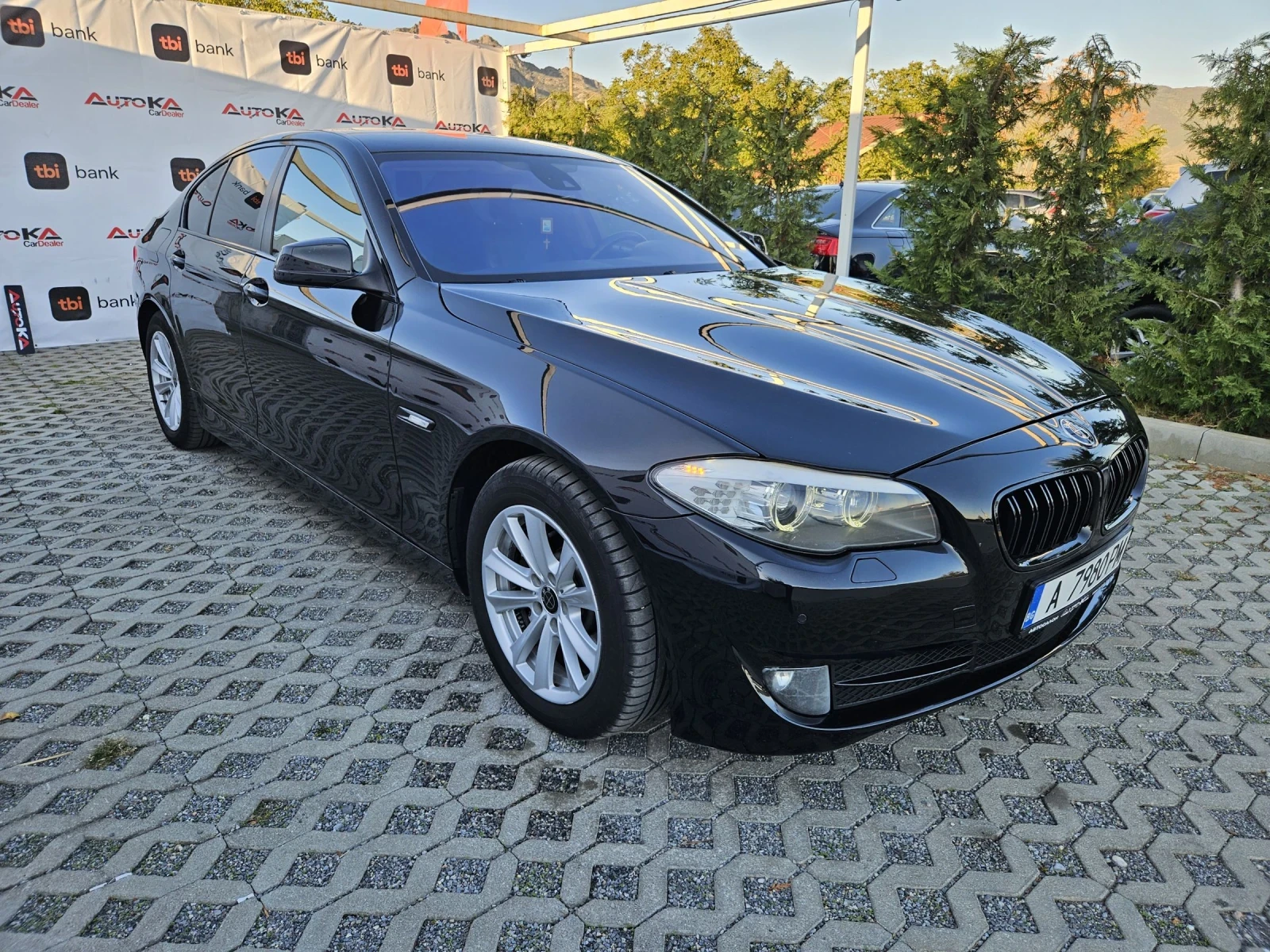 BMW 530 3.0D-258кс= АВТОМАТ= 4Х4= DISTRONIC= HUD= LOGIC 7 - изображение 2