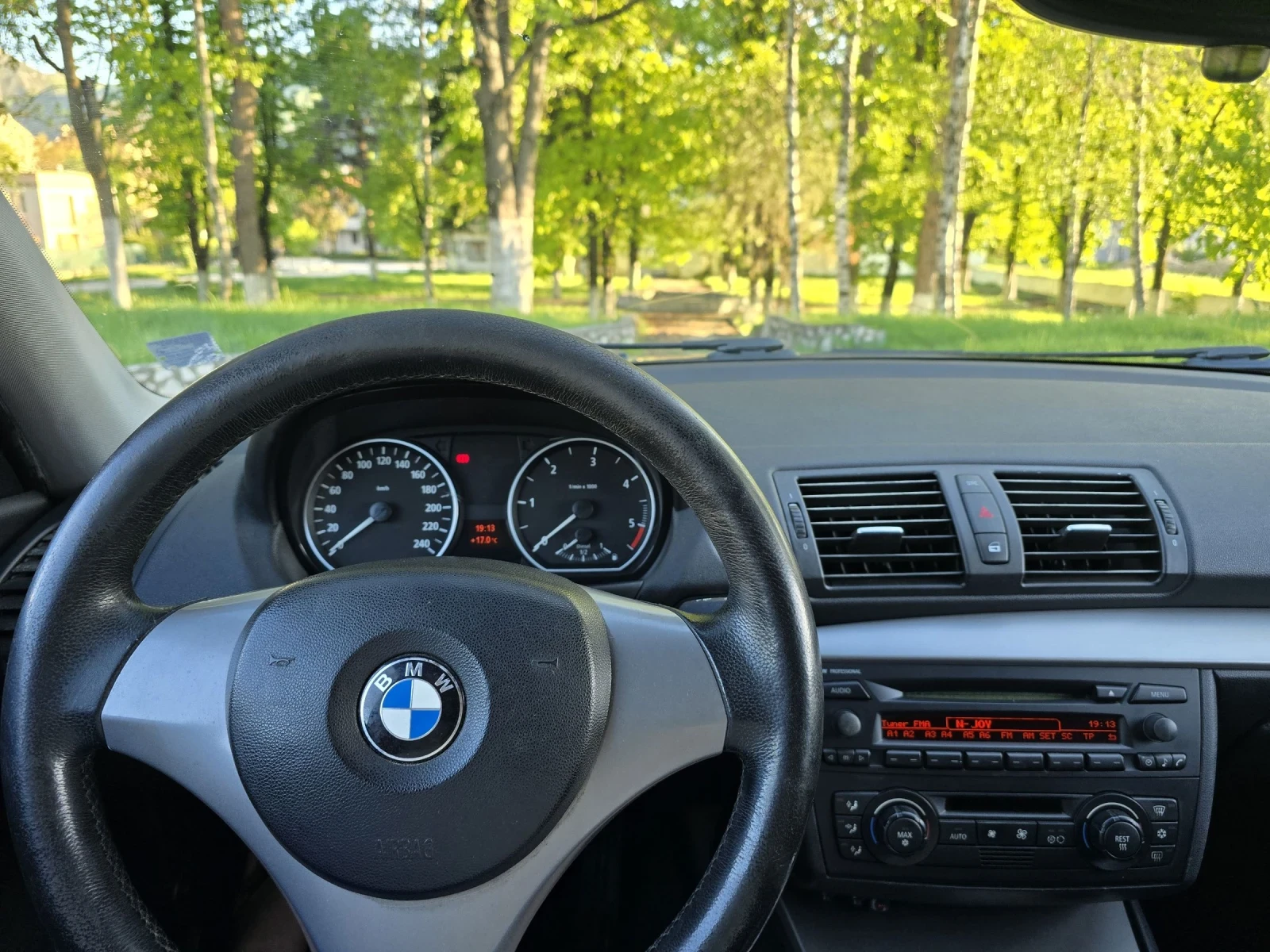 BMW 120  - изображение 7