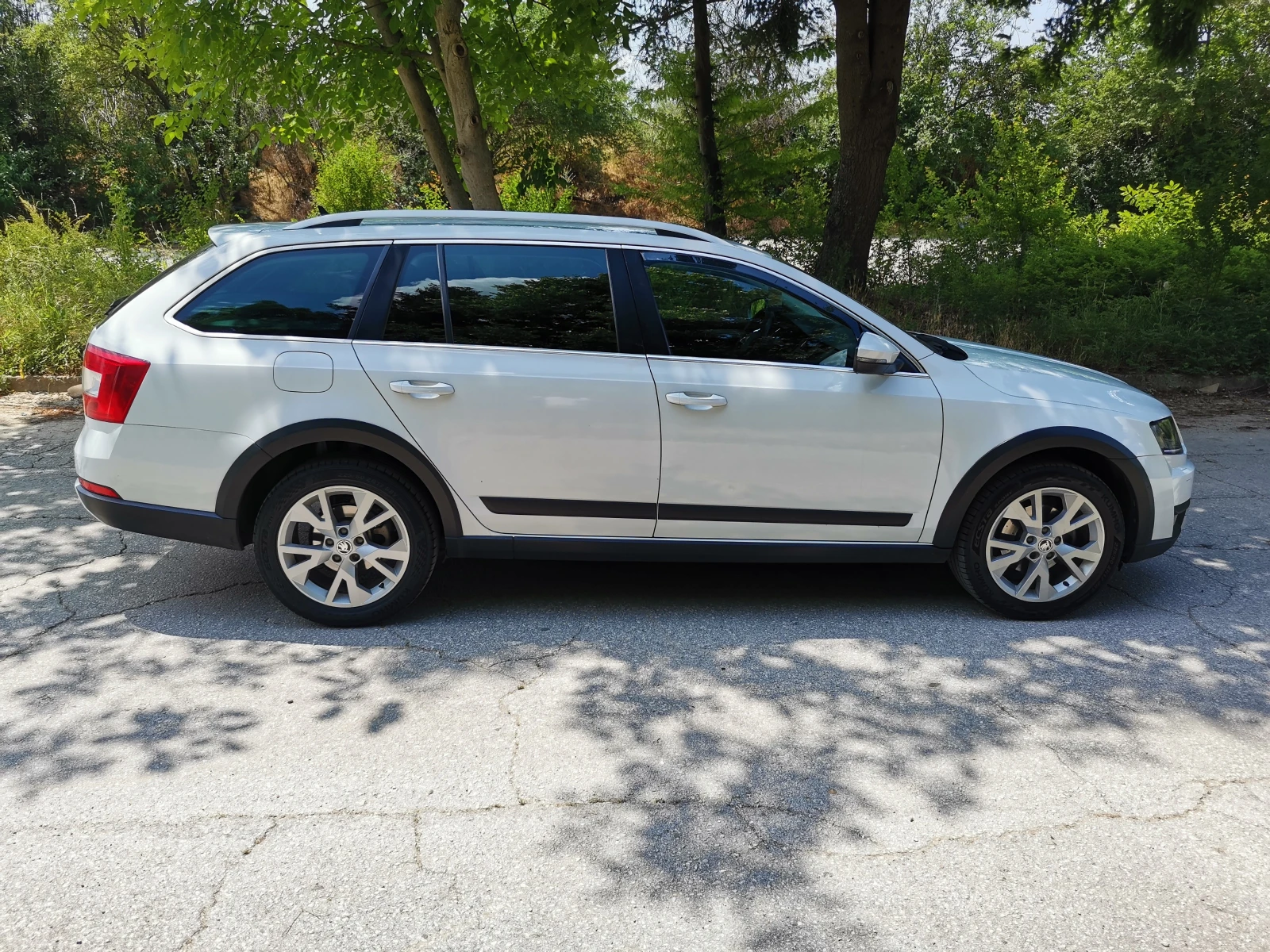Skoda Octavia 2.0 150кс SCOUT - изображение 4