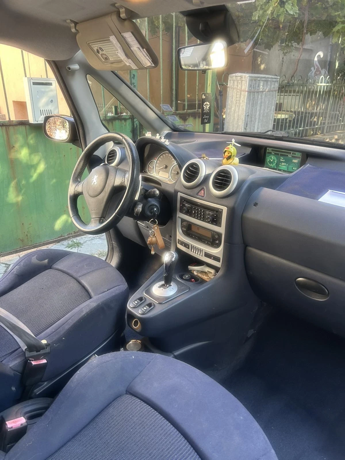 Peugeot 1007 1.7 - изображение 4