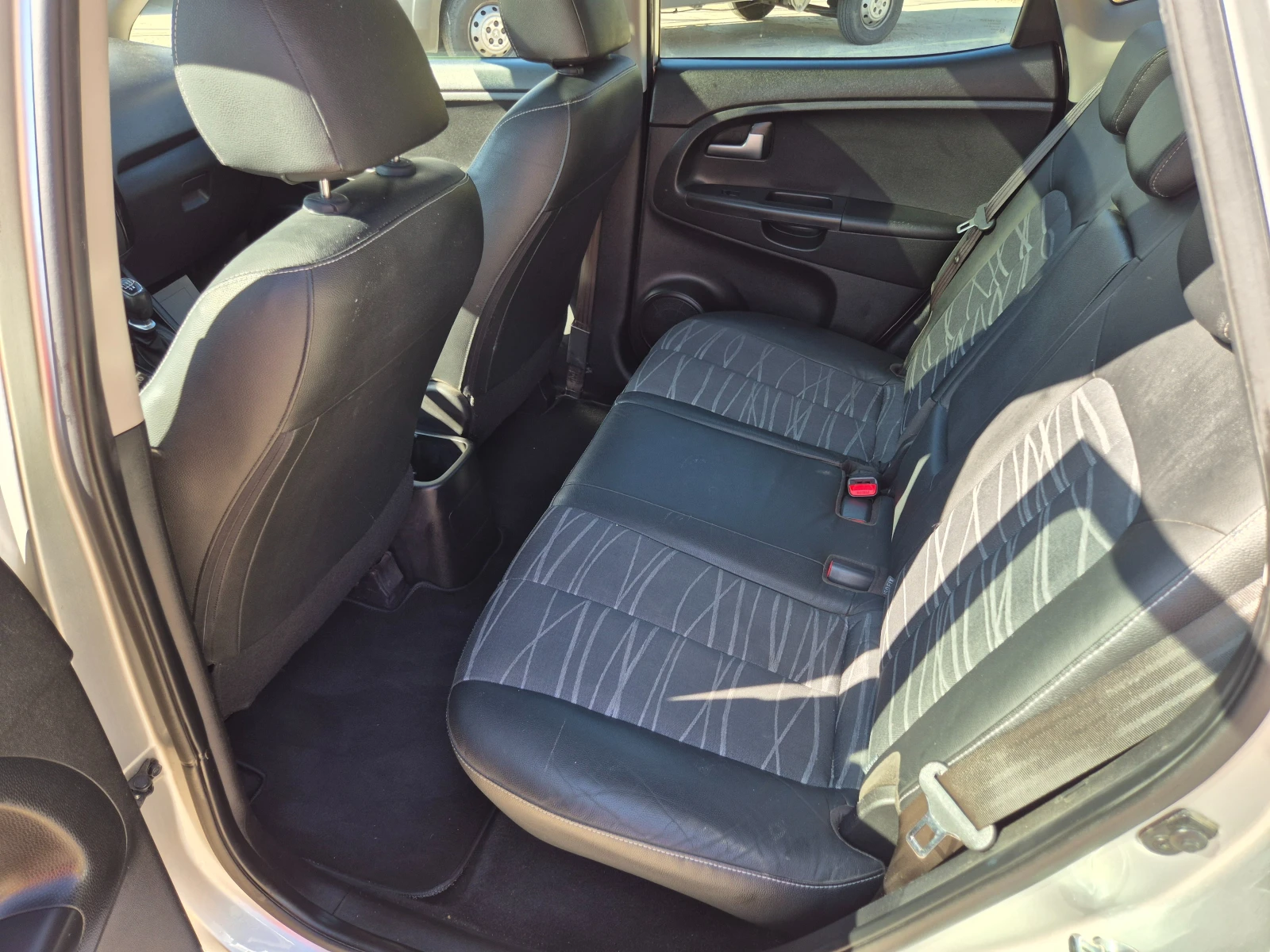 Kia Venga 1.4i-Италия - изображение 9