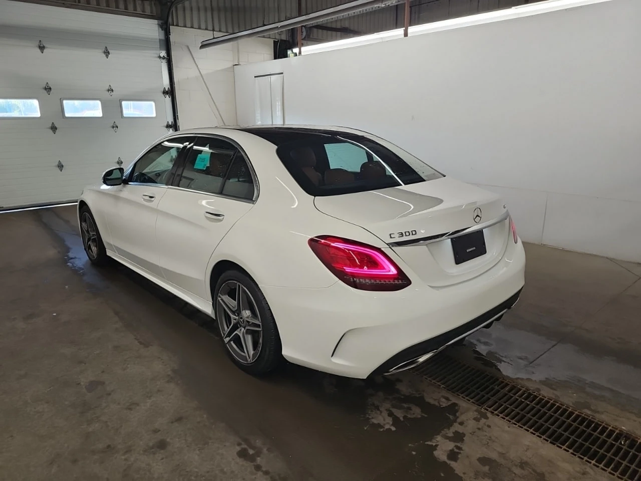 Mercedes-Benz C 300 * АВТО КРЕДИТ* ЦЕНА ДО БГ * CARFAX *  - изображение 4