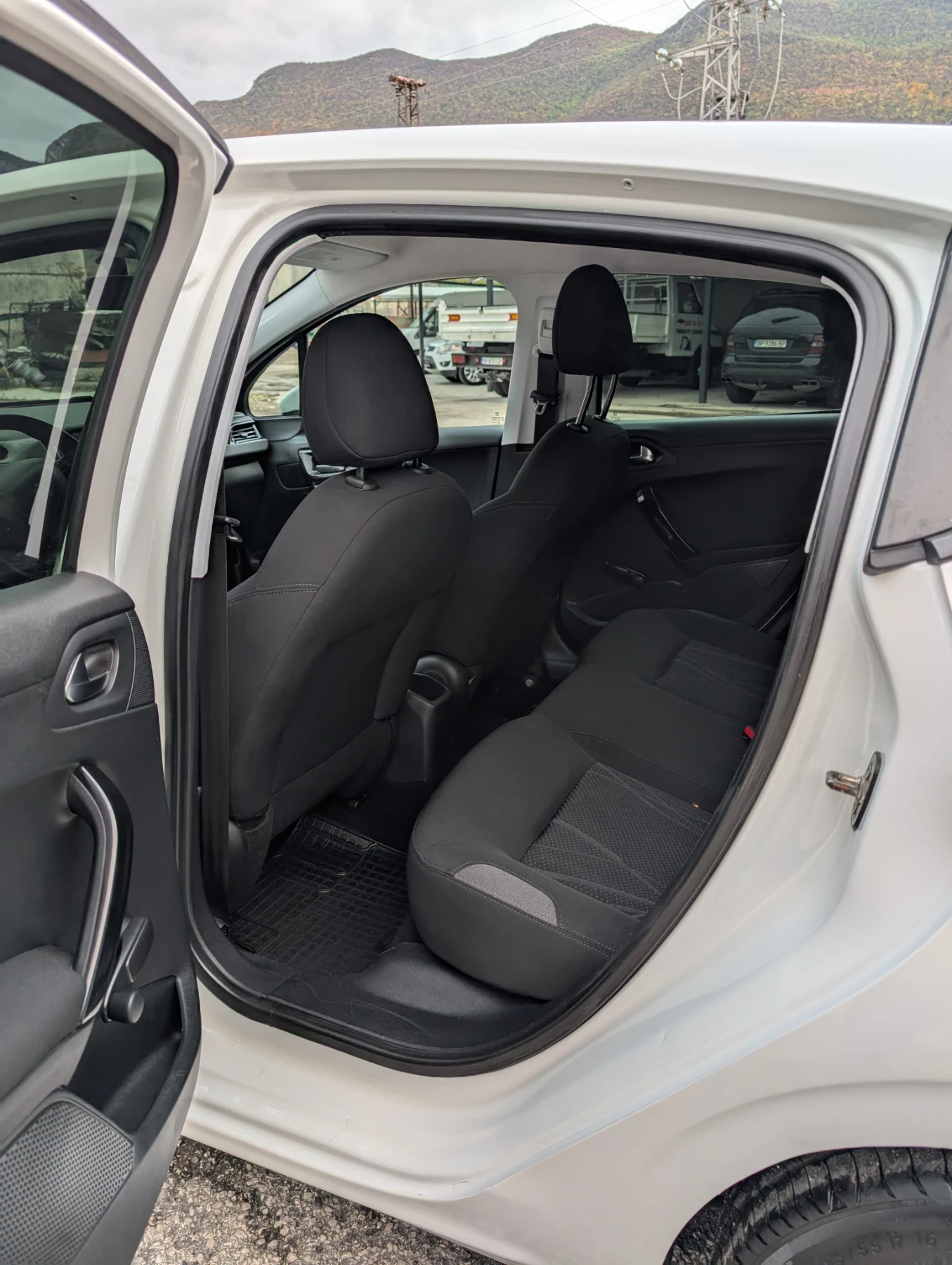 Peugeot 208 1.4 VTI - изображение 9