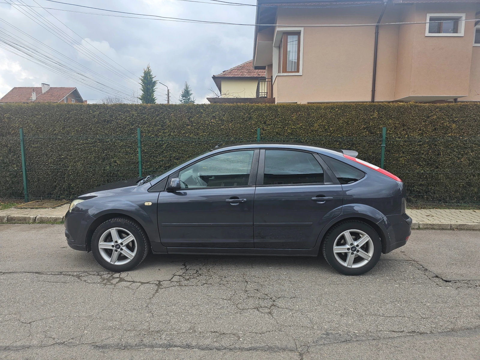 Ford Focus 1.6-Газ-инж-Гаражен, снимка 4 - Автомобили и джипове - 53713703