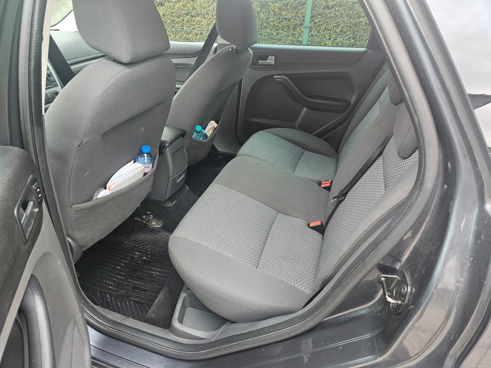 Ford Focus 1.6-Газ-инж-Гаражен, снимка 14 - Автомобили и джипове - 53713703