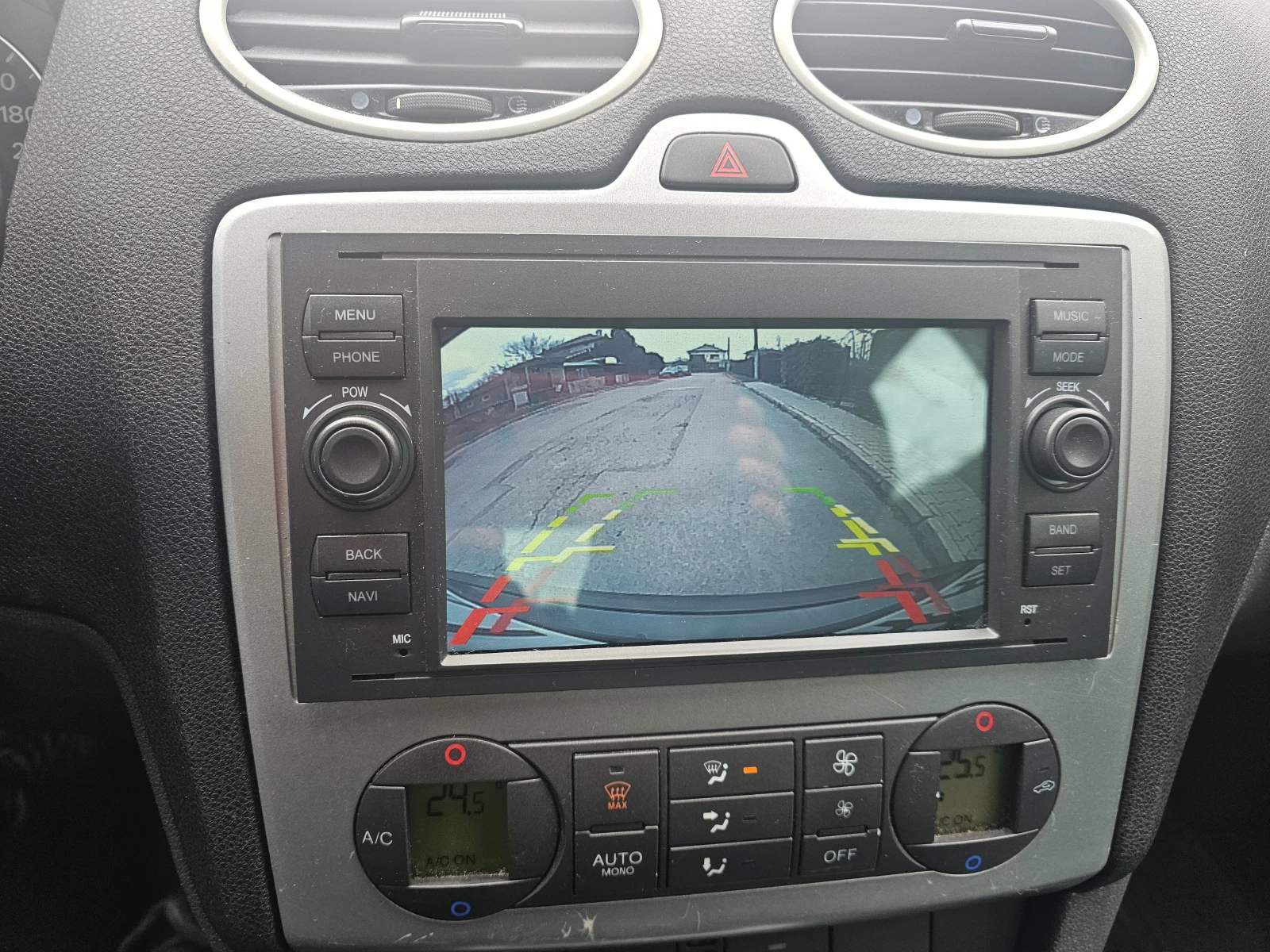 Ford Focus 1.6-Газ-инж-Гаражен, снимка 13 - Автомобили и джипове - 53713703