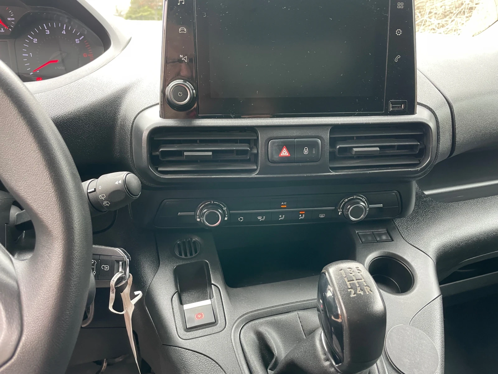 Peugeot Partner 1.5HDI, снимка 10 - Автомобили и джипове - 53728196