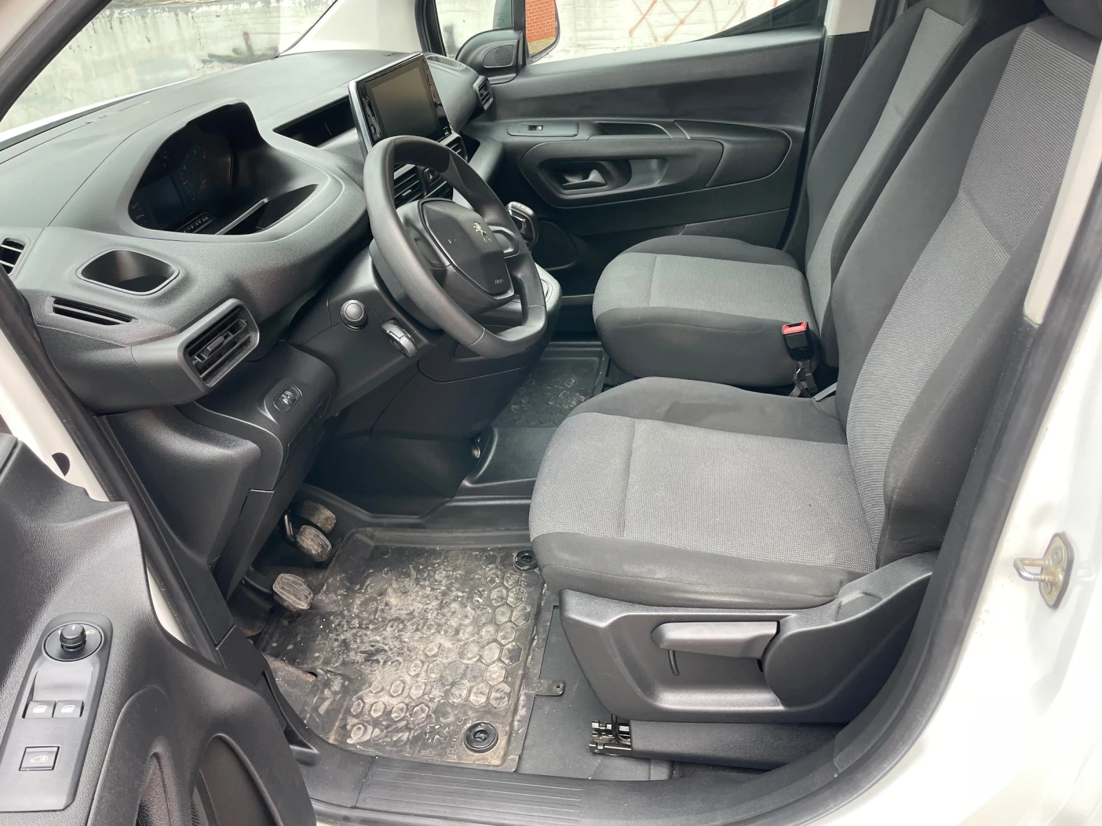 Peugeot Partner 1.5HDI, снимка 9 - Автомобили и джипове - 53728196