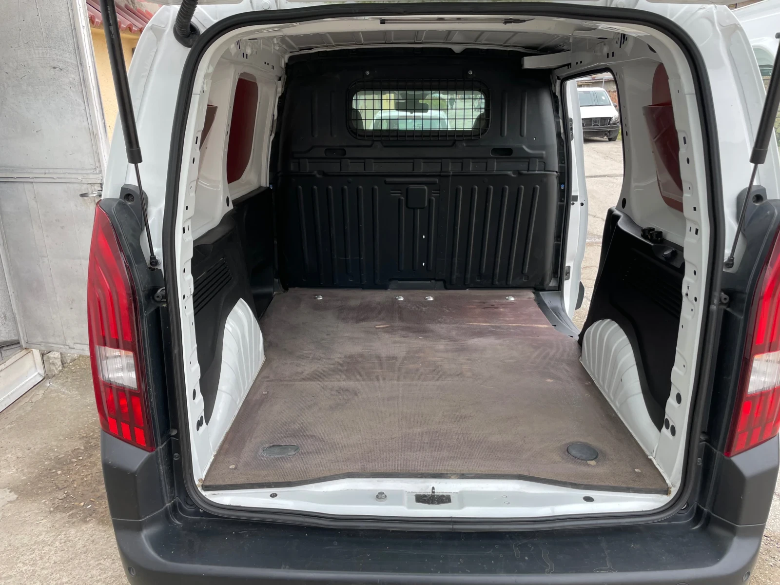 Peugeot Partner 1.5HDI, снимка 11 - Автомобили и джипове - 53728196