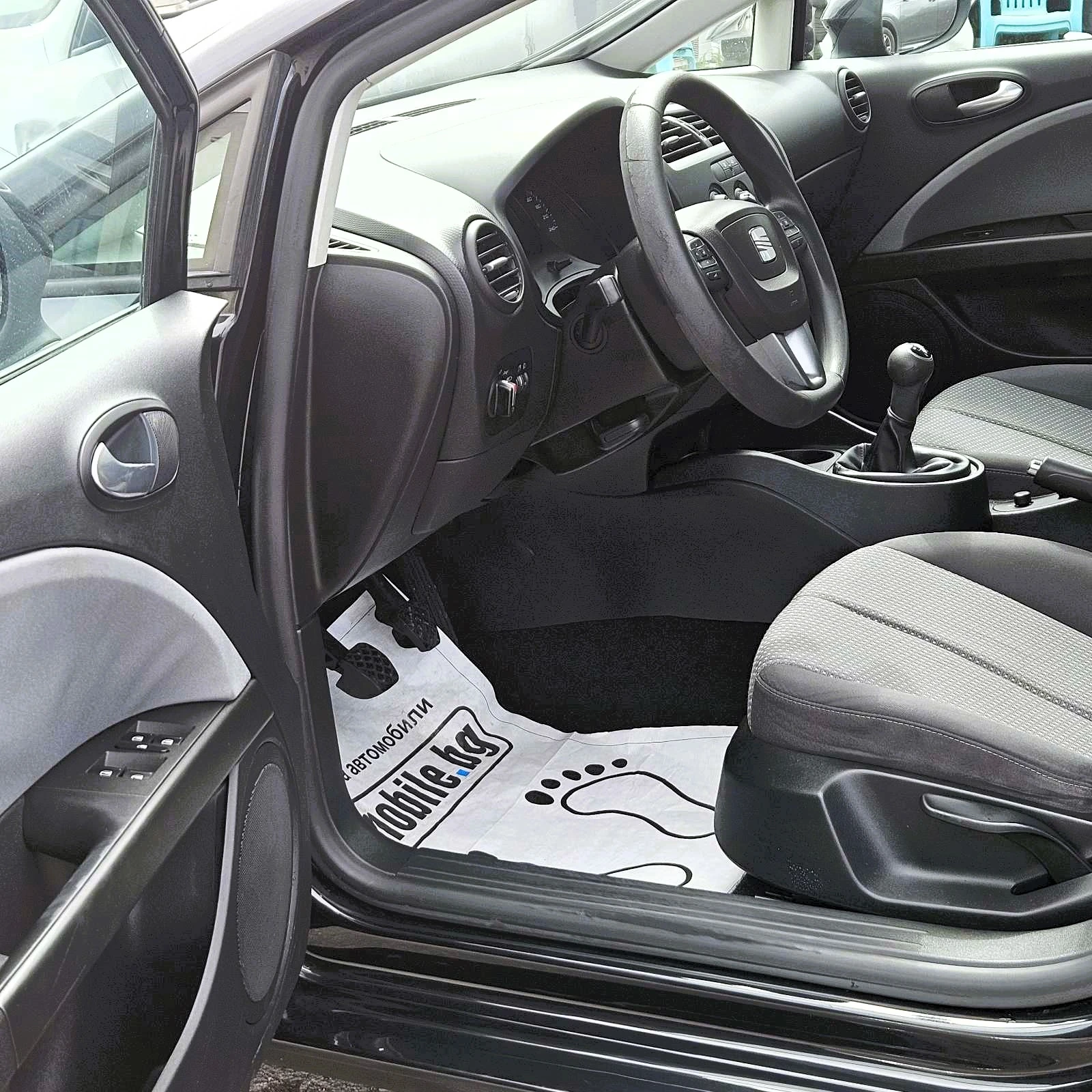 Seat Leon 1.6tdi 90hp 115h.km, снимка 4 - Автомобили и джипове - 54388041