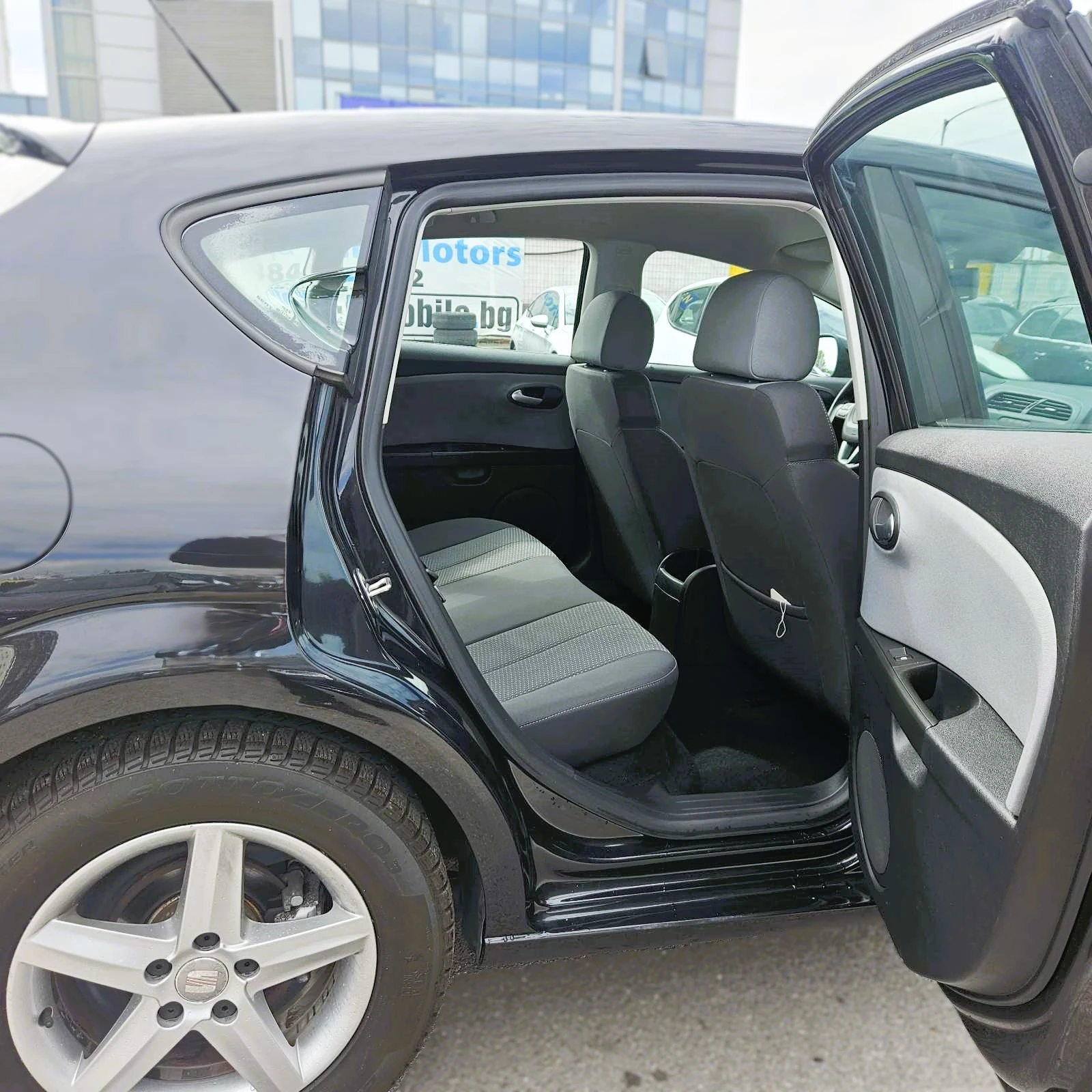 Seat Leon 1.6tdi 90hp 115h.km, снимка 8 - Автомобили и джипове - 54388041