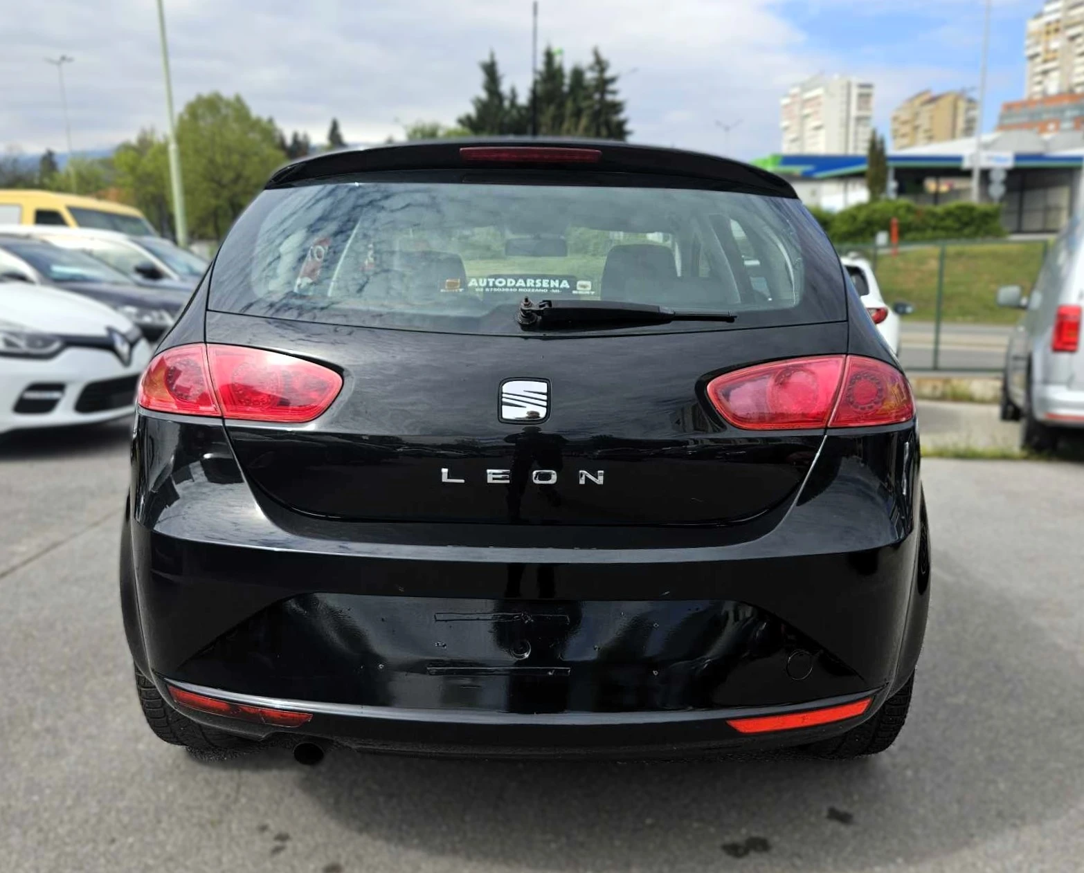 Seat Leon 1.6tdi 90hp 115h.km, снимка 11 - Автомобили и джипове - 54388041