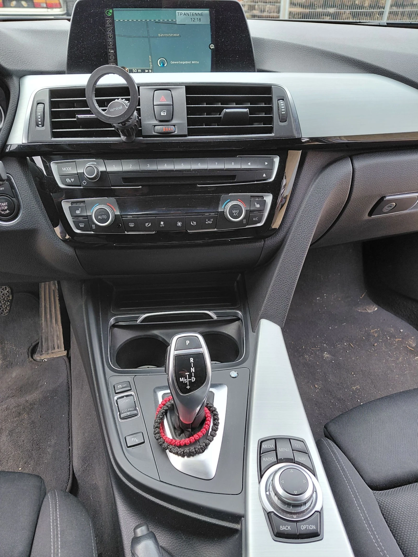 BMW 320 Sport, снимка 12 - Автомобили и джипове - 54552747