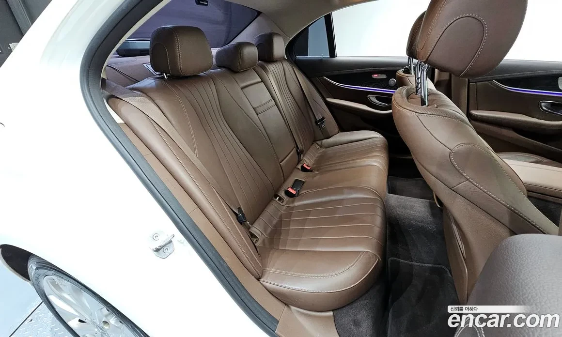 Mercedes-Benz E 300 �������, ���������, 360-�., HeadUP, Burmaster. | Mobile.bg � ����������� 11