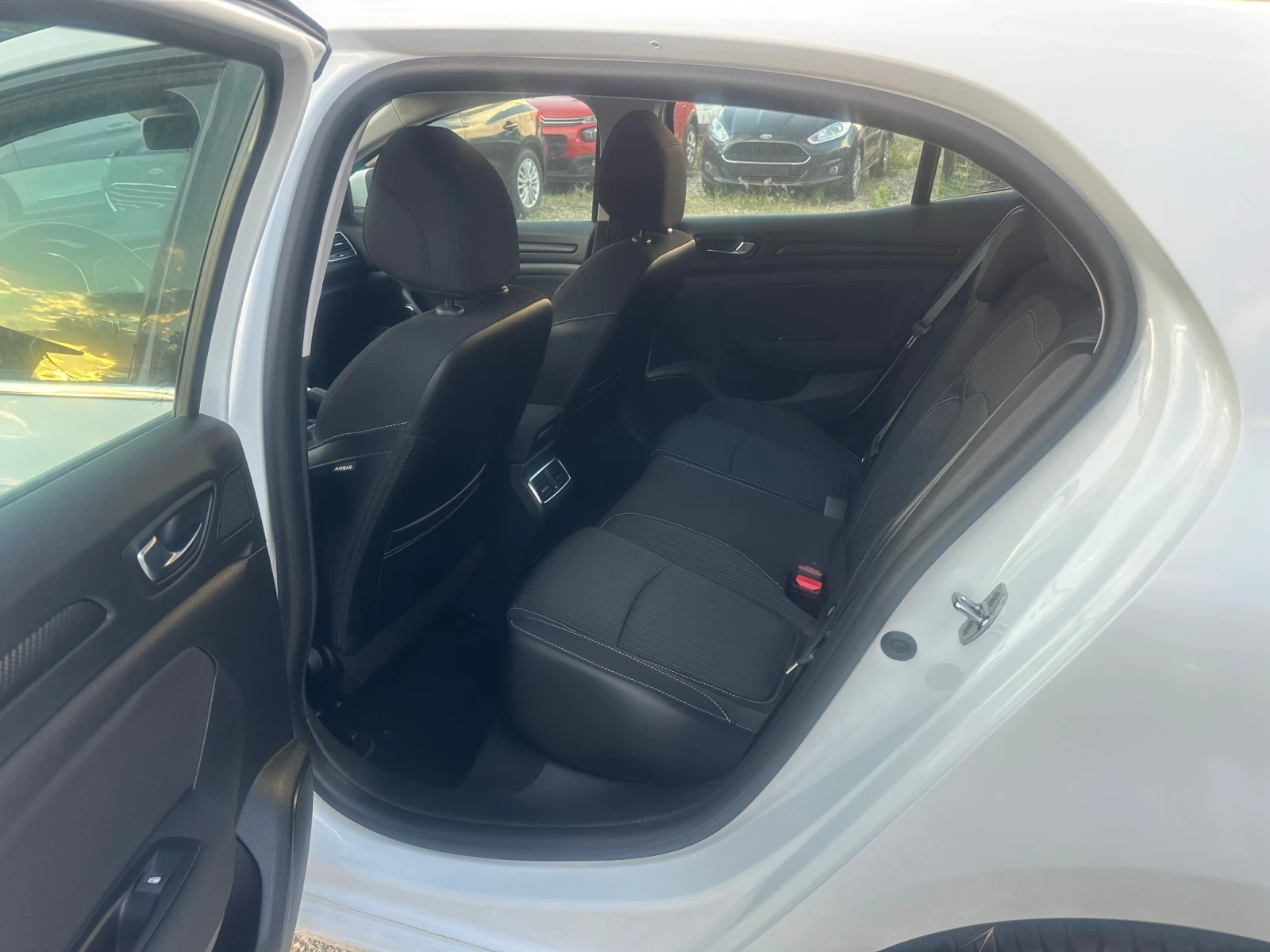 Renault Megane, снимка 9 - Автомобили и джипове - 54840756