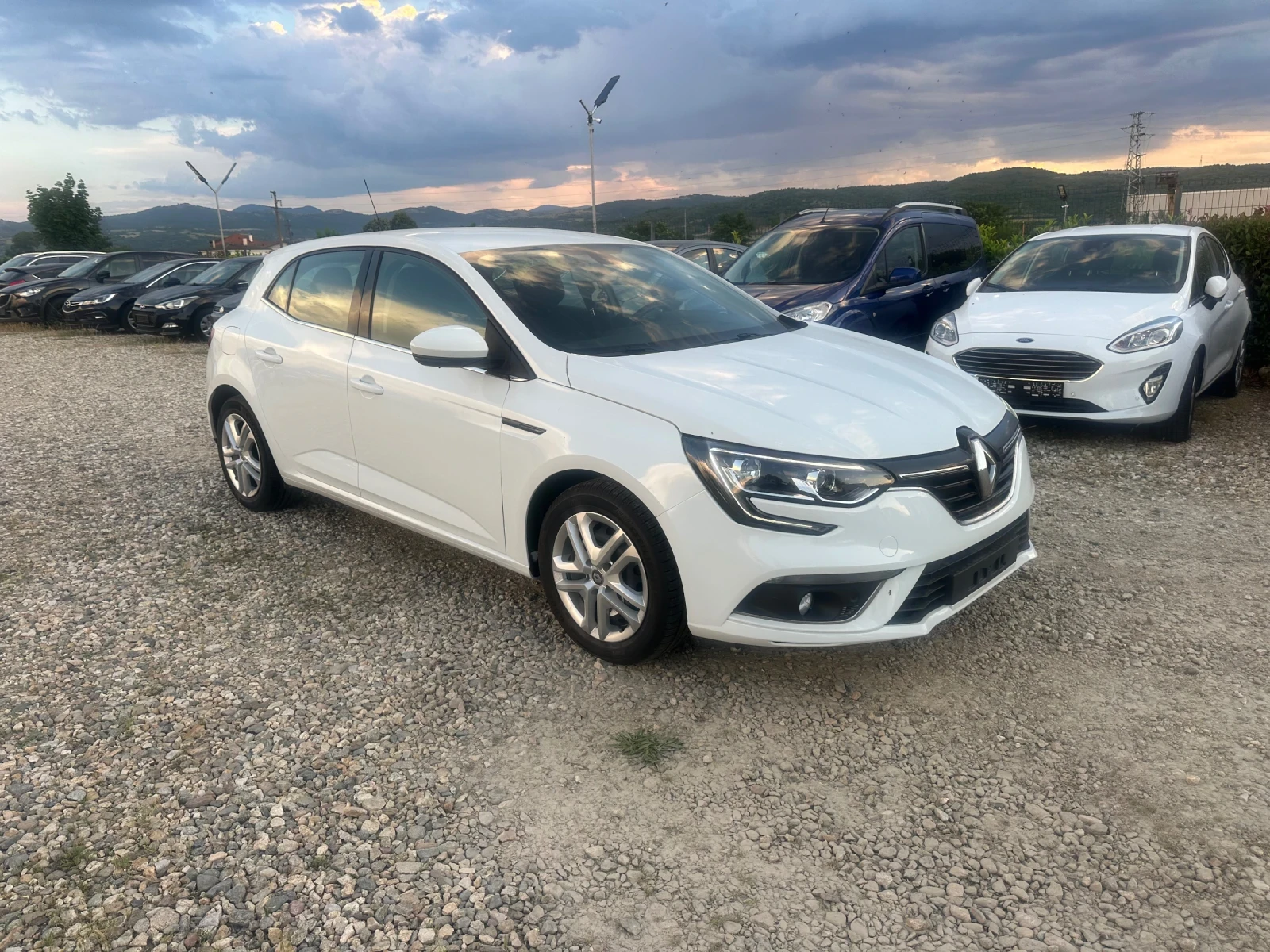 Renault Megane, снимка 2 - Автомобили и джипове - 54840756