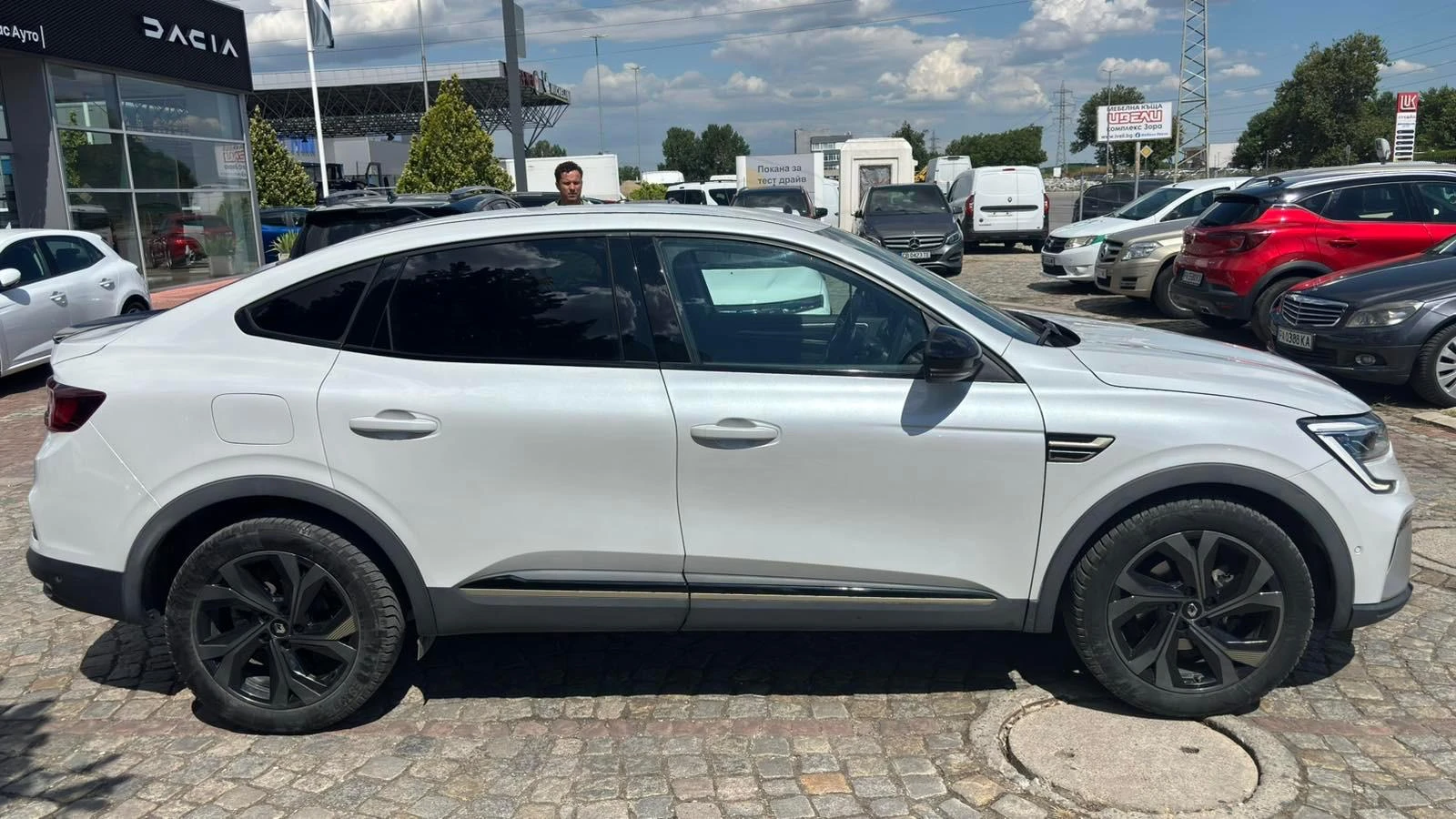 Renault Arkana Хибрид, снимка 4 - Автомобили и джипове - 55269670