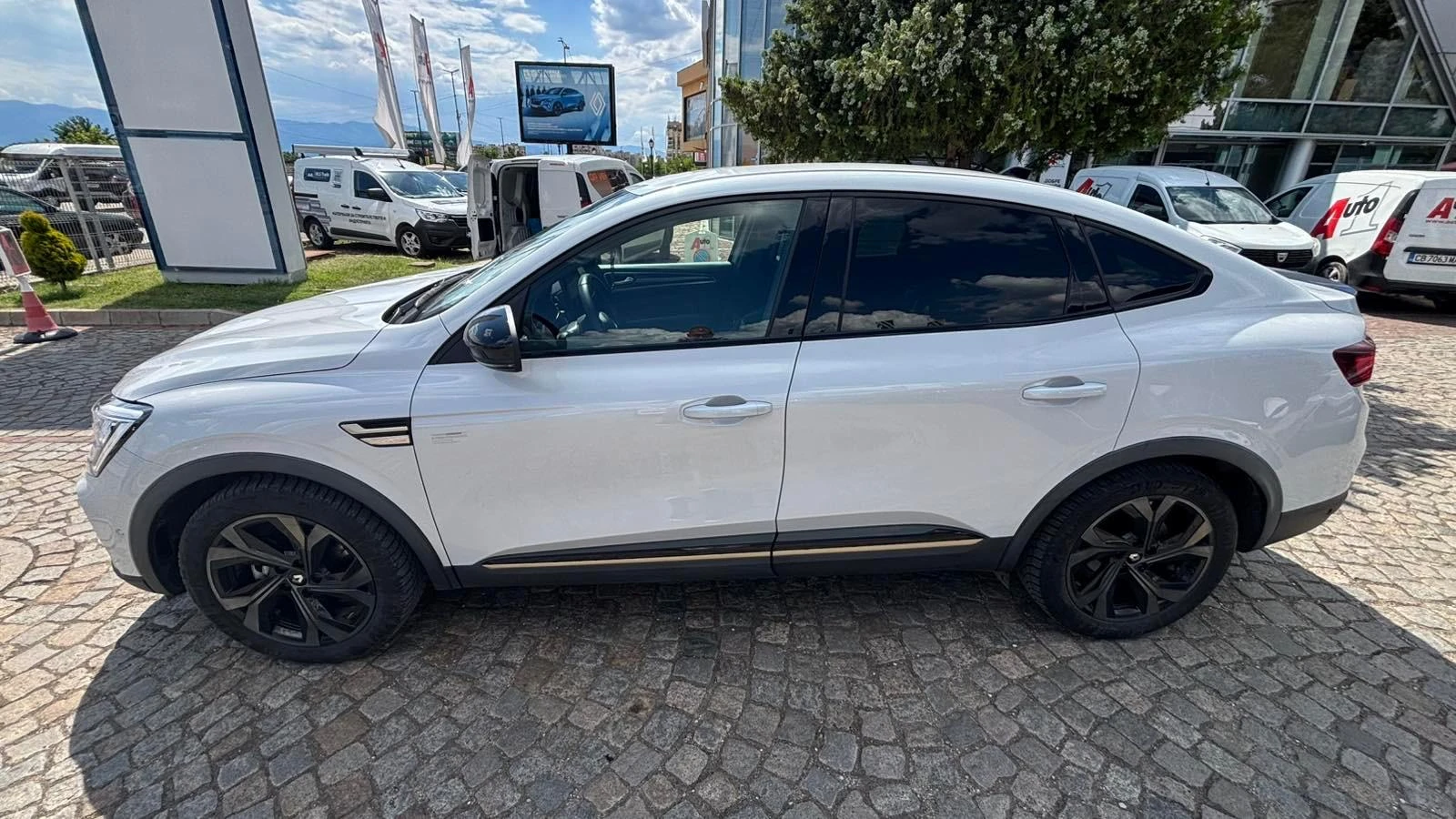 Renault Arkana Хибрид, снимка 7 - Автомобили и джипове - 55269670