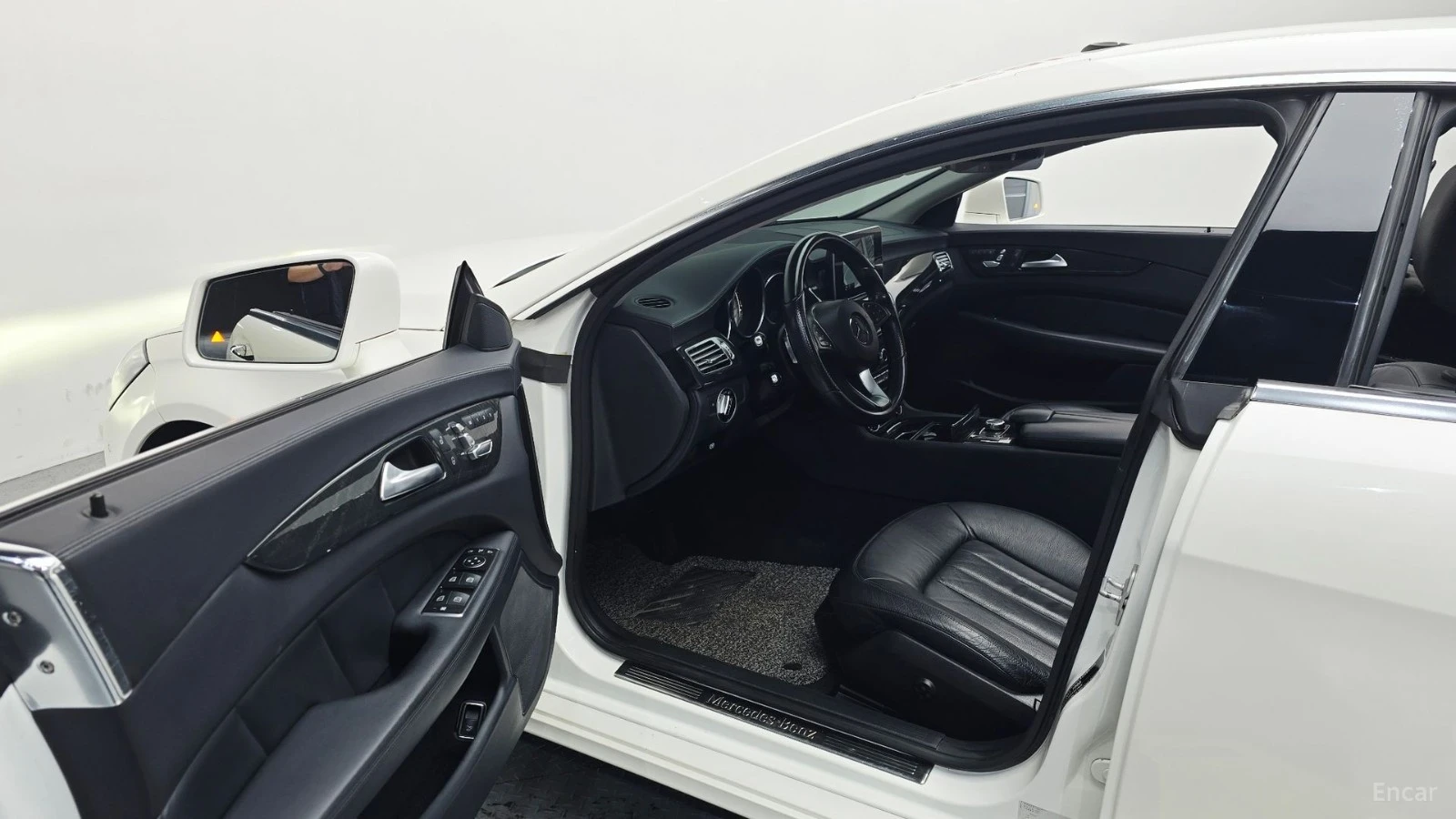 Mercedes-Benz CLS 250 BLUETEC* 4MATIC* КОЖА* ОБДУХВ* ПОДГРЕВ* НАВИ* ПАНО, снимка 9 - Автомобили и джипове - 55545555