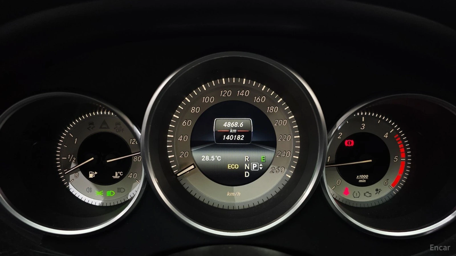 Mercedes-Benz CLS 250 BLUETEC* 4MATIC* КОЖА* ОБДУХВ* ПОДГРЕВ* НАВИ* ПАНО, снимка 7 - Автомобили и джипове - 55545555