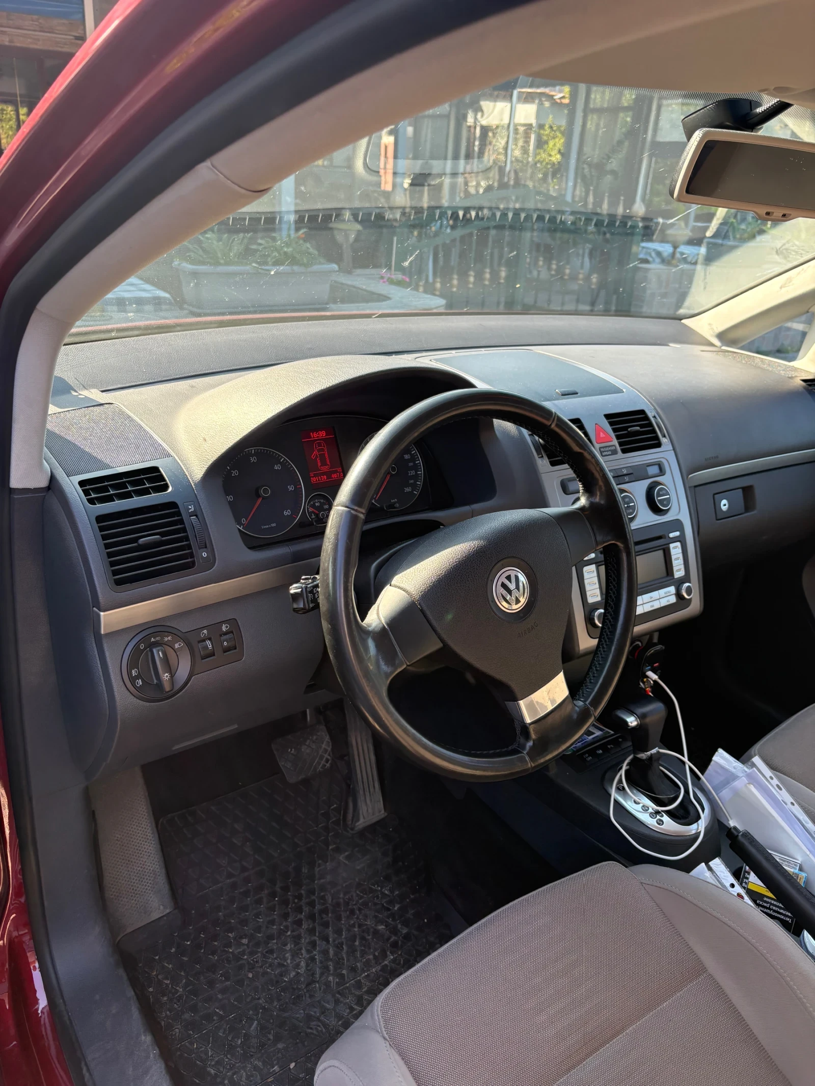 VW Touran, снимка 5 - Автомобили и джипове - 56231151