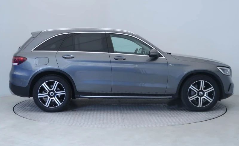 Mercedes-Benz GLC 220 d 4Matic, снимка 6 - Автомобили и джипове - 46848141