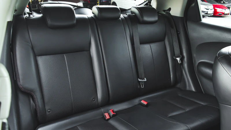 Nissan Juke 1.6 DIG-T 4x4 Automatic, снимка 11 - Автомобили и джипове - 52233375