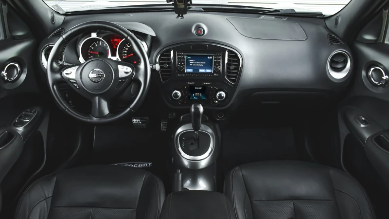 Nissan Juke 1.6 DIG-T 4x4 Automatic, снимка 12 - Автомобили и джипове - 52233375