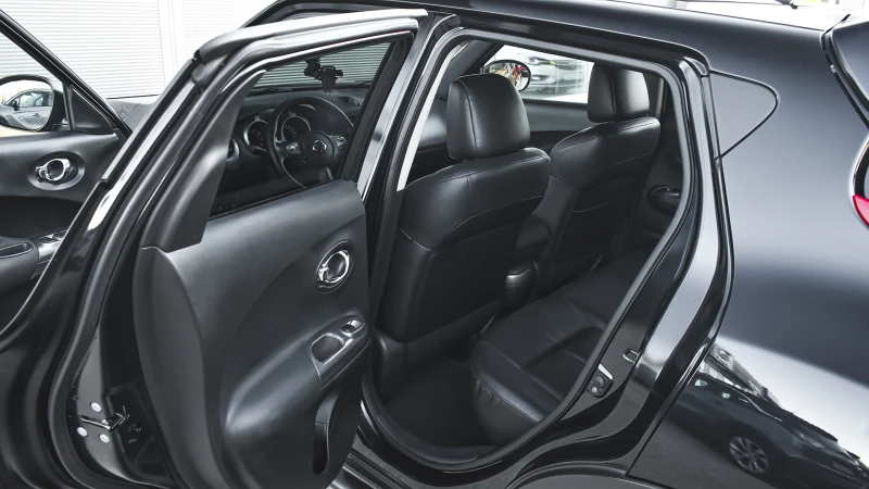 Nissan Juke 1.6 DIG-T 4x4 Automatic, снимка 9 - Автомобили и джипове - 52233375