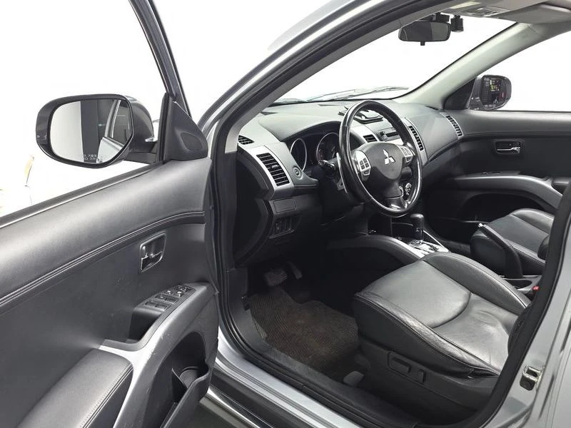 Mitsubishi Outlander 2.4L, снимка 10 - Автомобили и джипове - 55448784