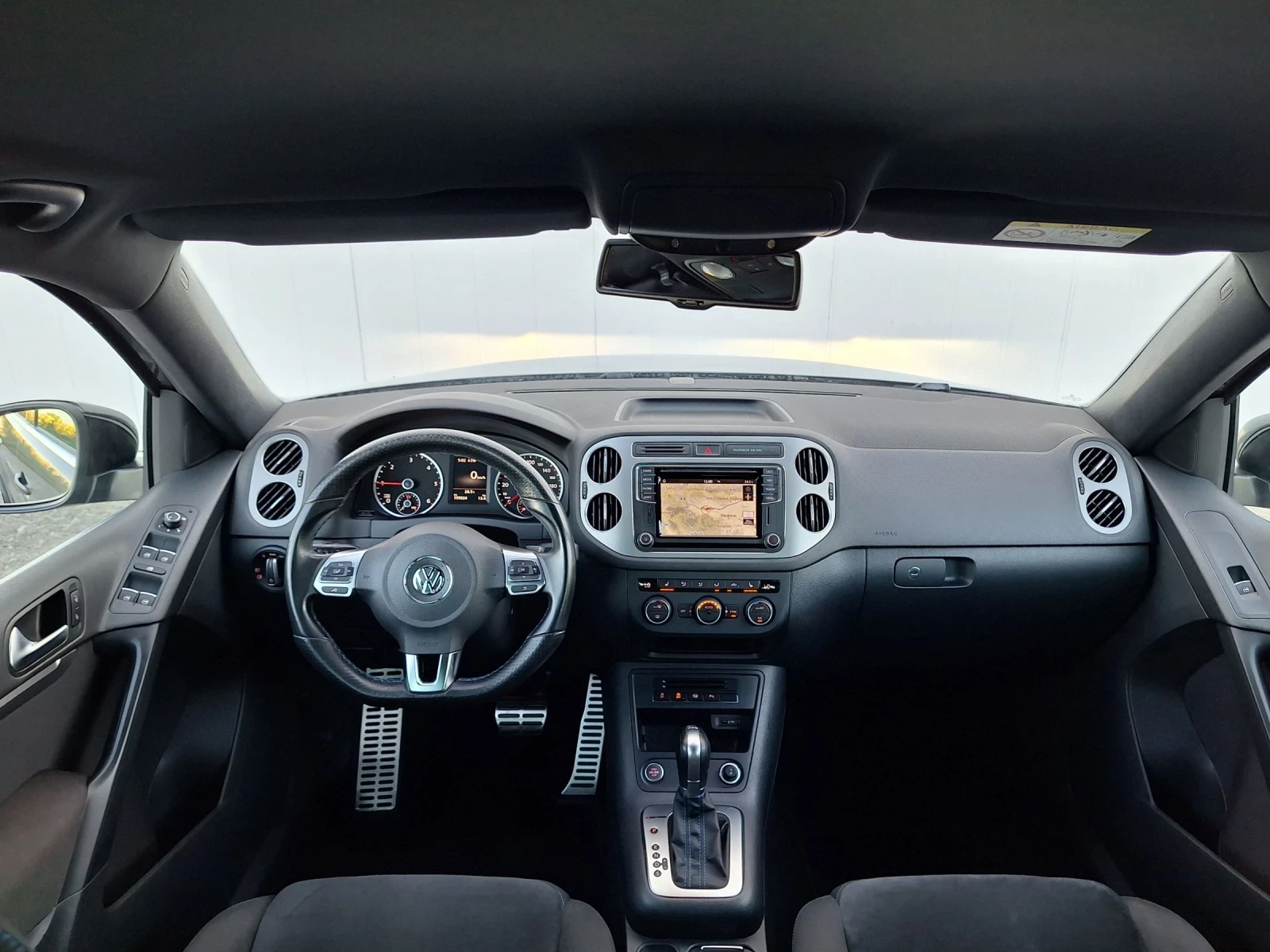 VW Tiguan SPORT 2.0TDI 184kc4x4 ПЪЛНА СЕРВИЗНА ИСТОРИЯ  - изображение 9
