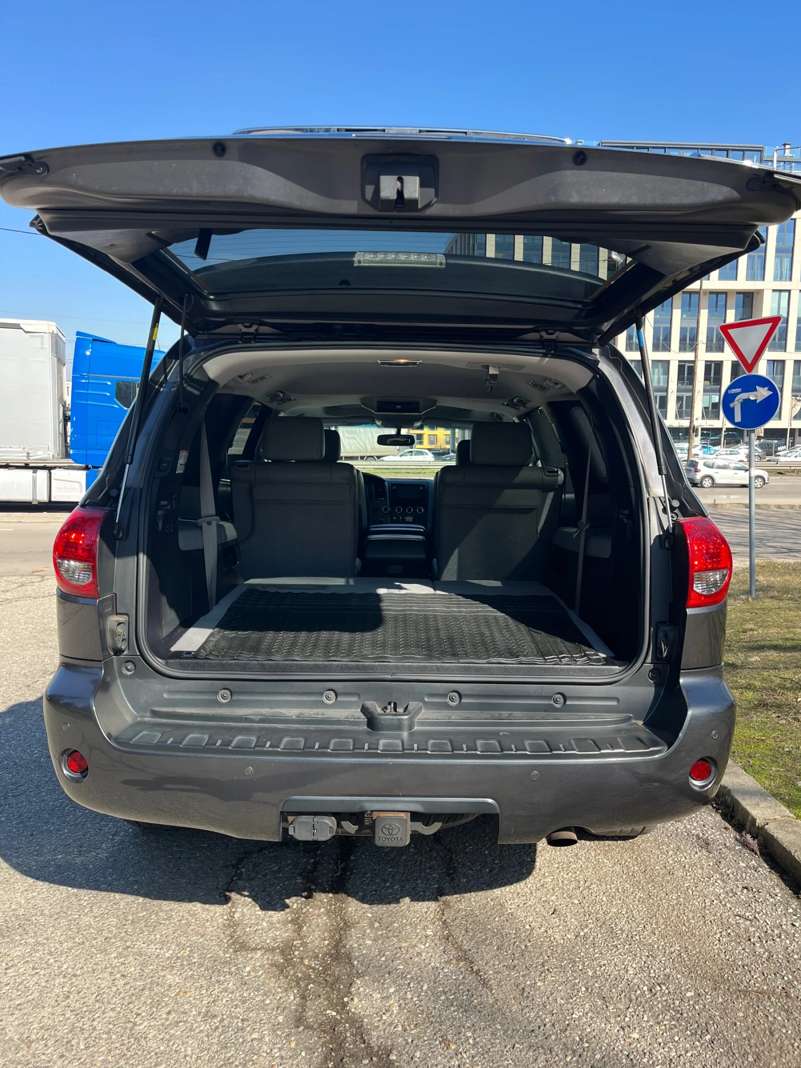 Toyota Sequoia Platinum - изображение 6