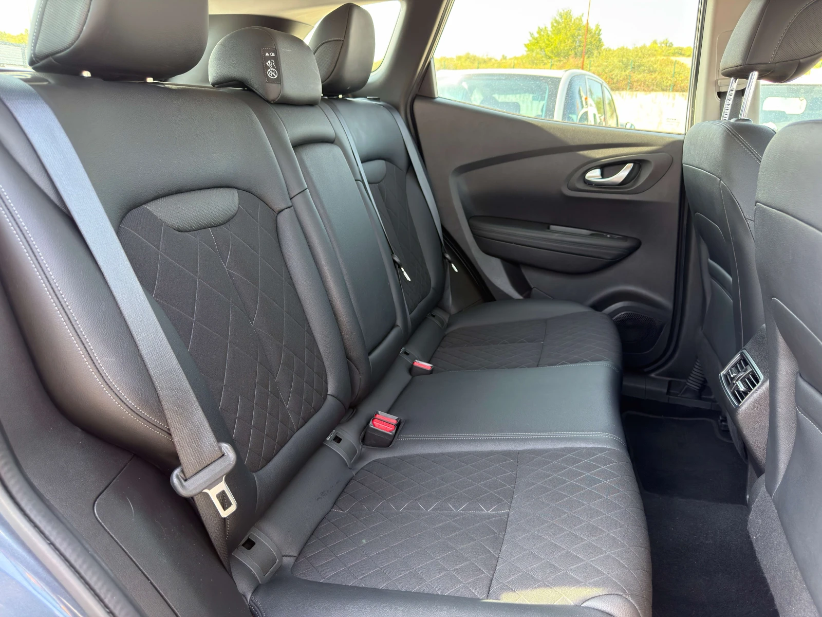 Renault Kadjar 1.5dCi FACE / 82 000 КМ / 1-СОБСТВЕНИК / БЕЗ РЪЖДА, снимка 7 - Автомобили и джипове - 56221441