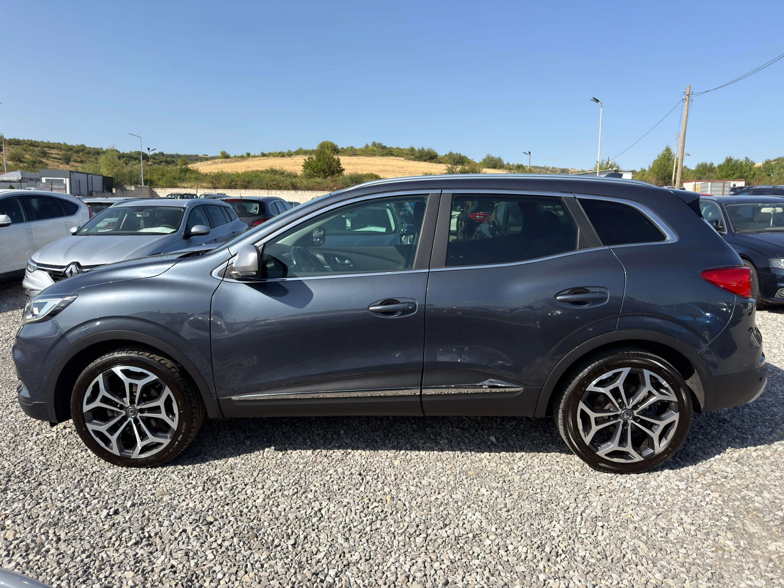 Renault Kadjar 1.5dCi FACE / 82 000 КМ / 1-СОБСТВЕНИК / БЕЗ РЪЖДА, снимка 4 - Автомобили и джипове - 56221441