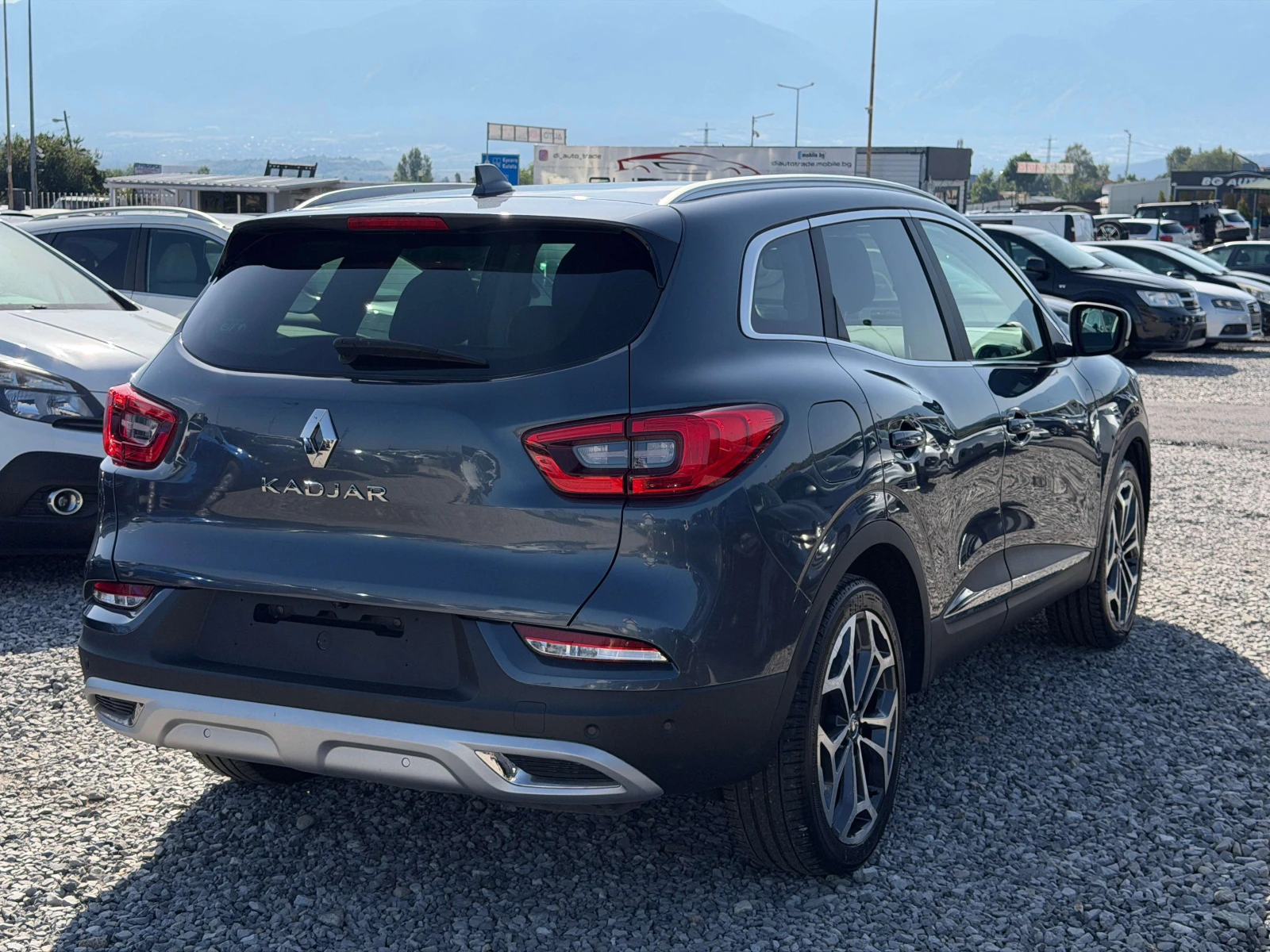 Renault Kadjar 1.5dCi FACE / 82 000 КМ / 1-СОБСТВЕНИК / БЕЗ РЪЖДА, снимка 2 - Автомобили и джипове - 56221441