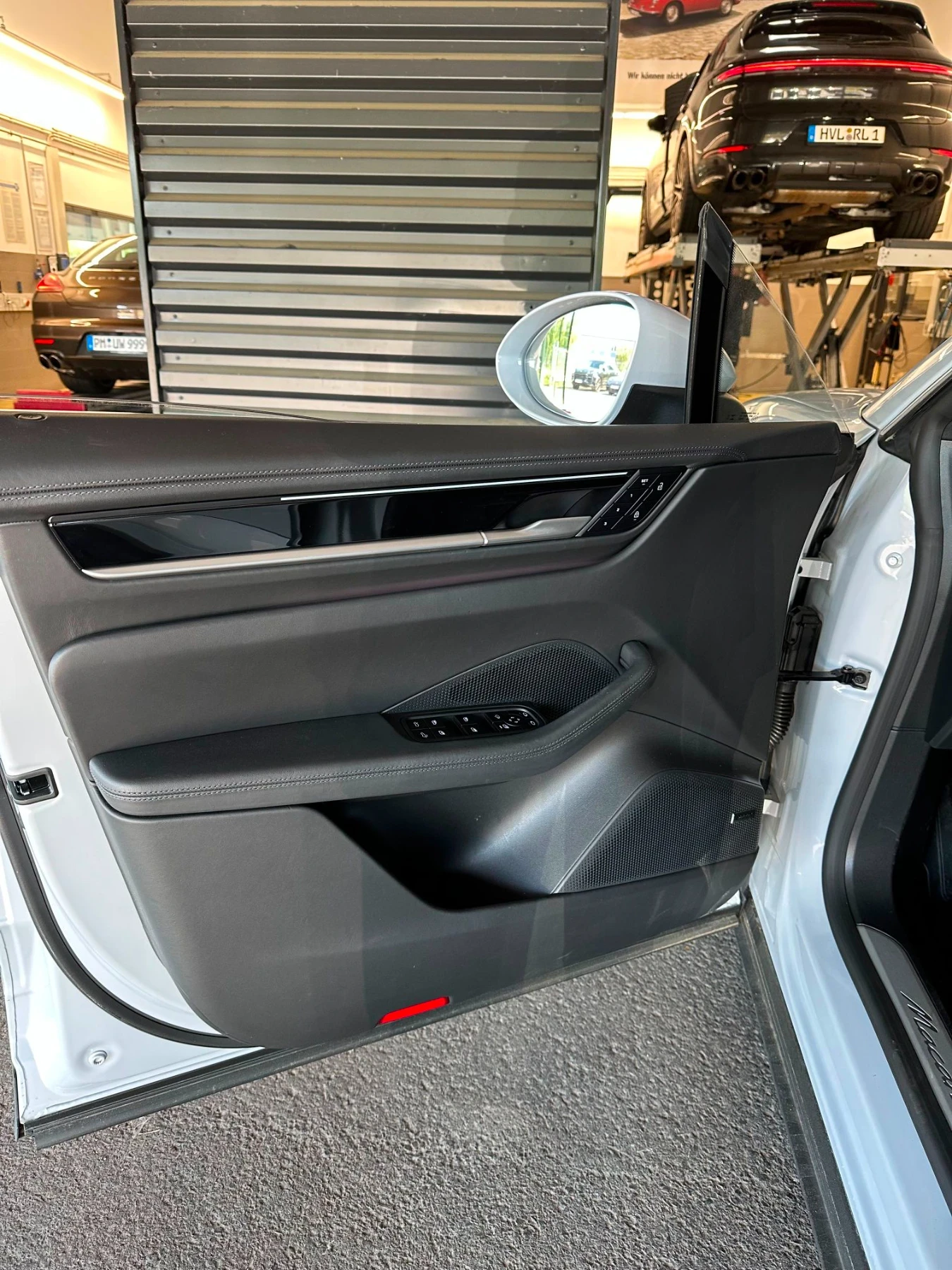 Porsche Macan 4 AWD HUD Pano 360 Matrix Inno Approved FULL, снимка 7 - Автомобили и джипове - 56269129