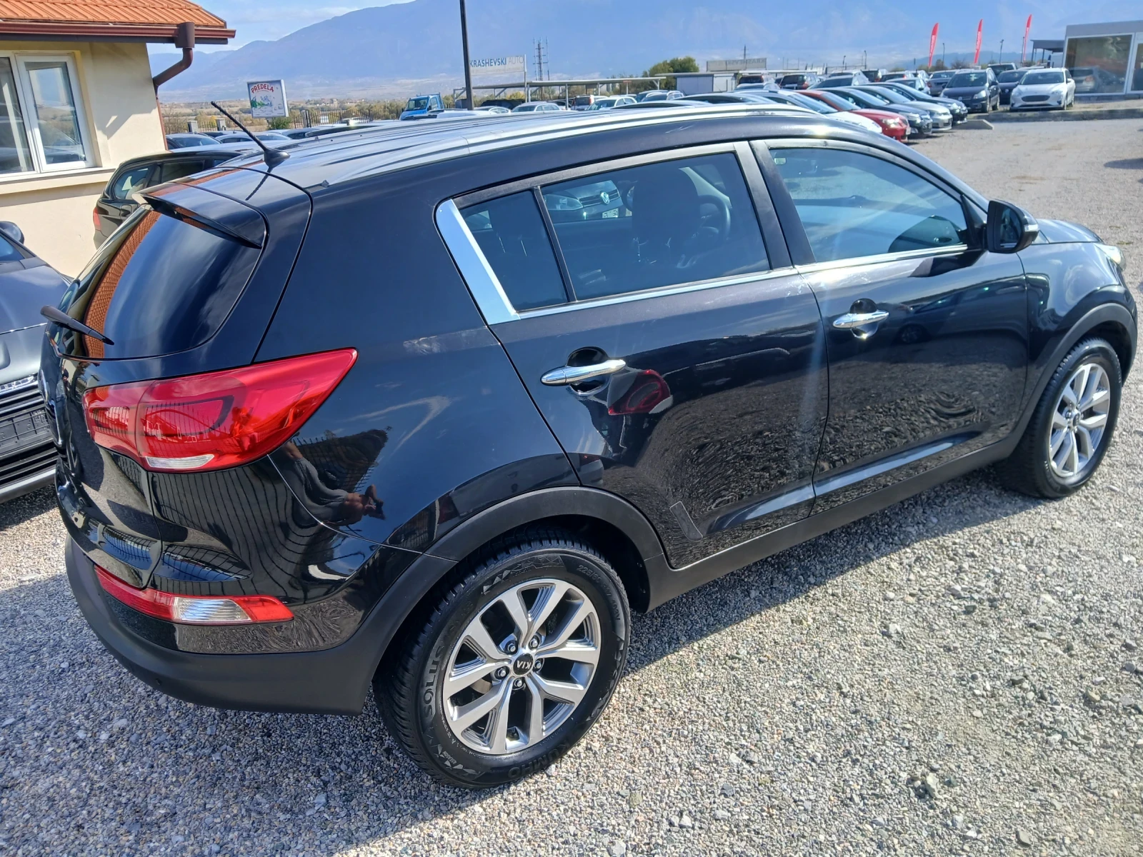 Kia Sportage Лек, снимка 5 - Автомобили и джипове - 56609869