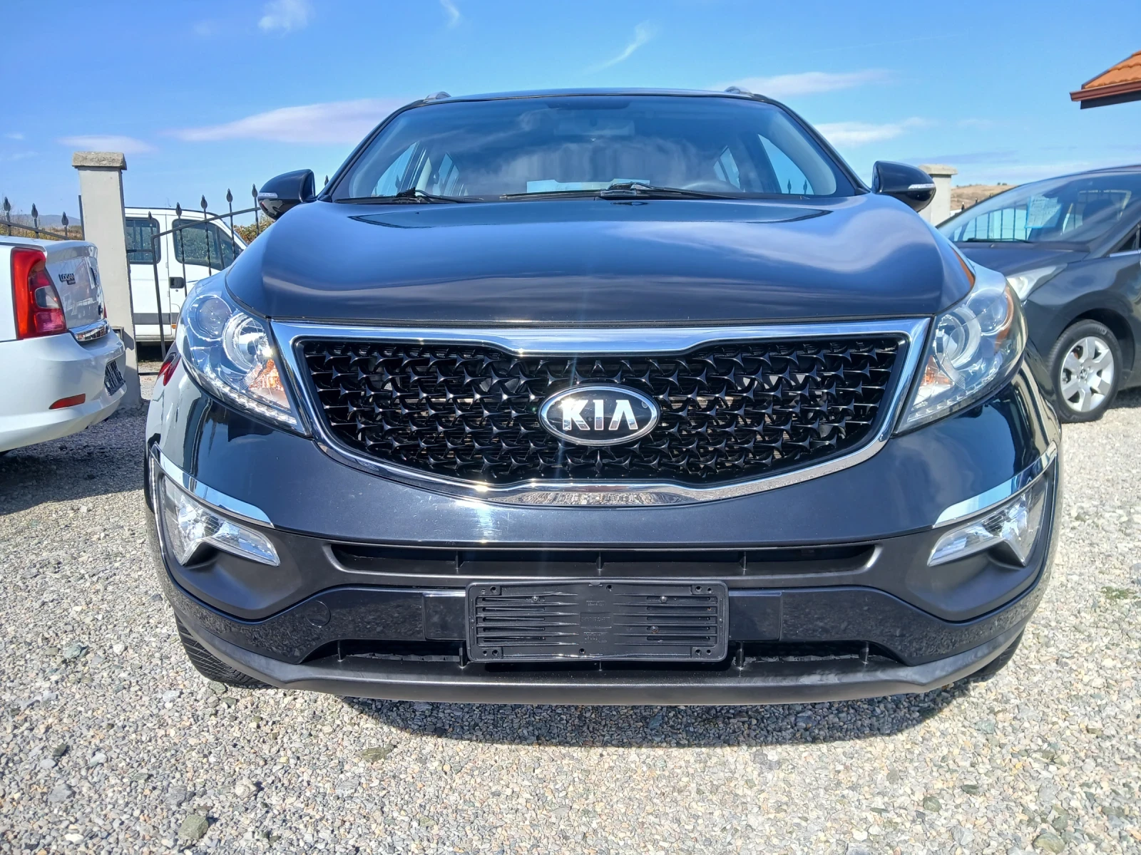 Kia Sportage Лек, снимка 2 - Автомобили и джипове - 56609869